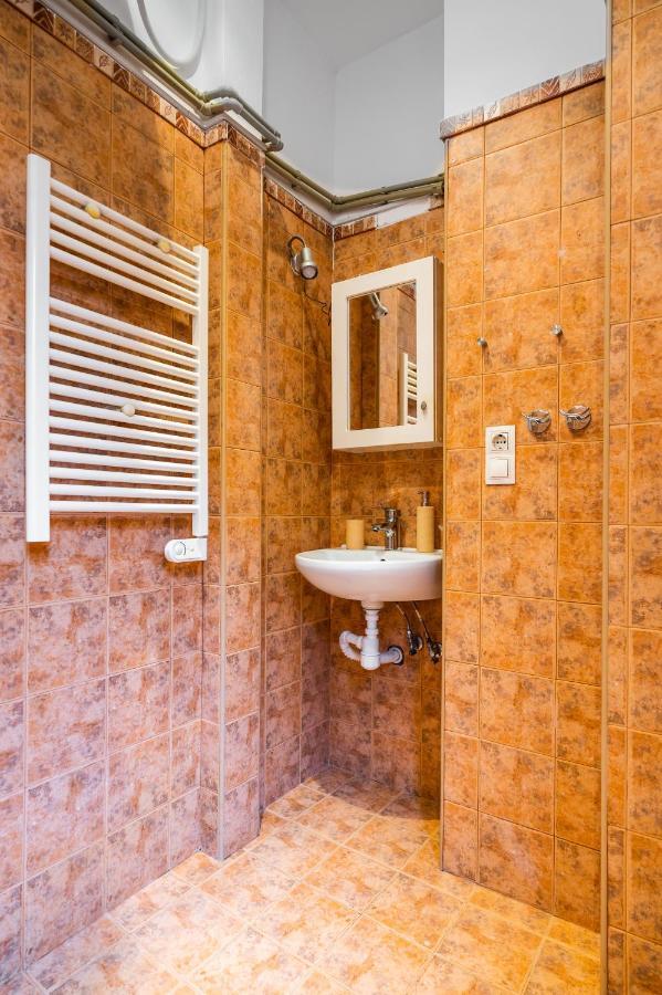شقة Sofia'S Vintage Gem: Spacious 2Bd Flat On Solunska المظهر الخارجي الصورة